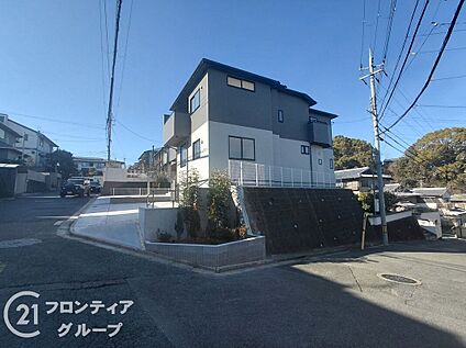 前面道路含む外観