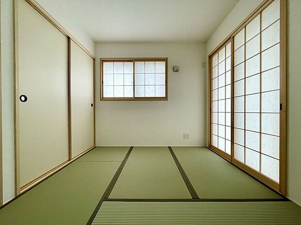 【収納】新しい畳の香りのするタタミスペースは、使い方色々。客室やお布団で寝るときにぴったりの空間ですね。