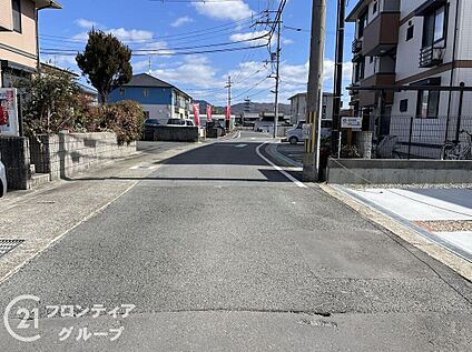 前面道路含む外観