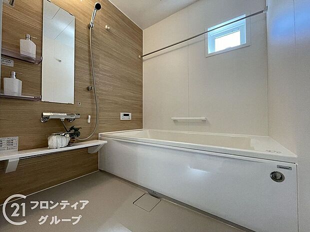 【バス】おしゃれなバスルームで、毎日のバスタイムが楽しみになります。デザイン性に優れた空間で、快適な生活をサポートします。