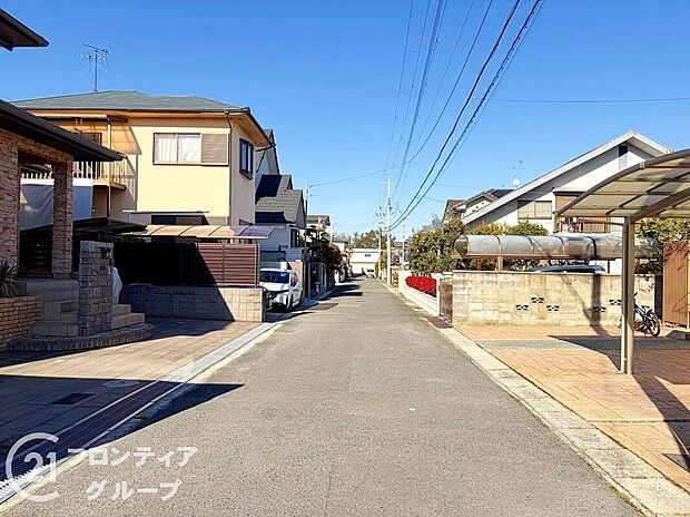 【前面道路含む外観】お家のご質問はお気軽にご相談下さい。