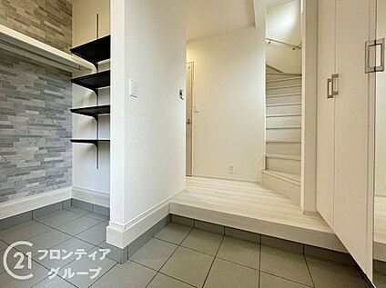 前面道路含む外観