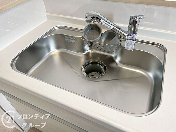 【その他設備】蛇口の先端に浄水器を内蔵。場所をとらない浄水器です。