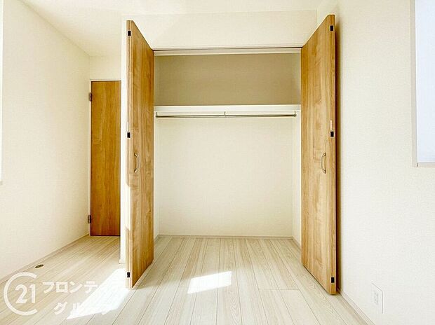 【収納】充実した収納スペースなので、お子様が大きくなって、荷物が増えてもたっぷり収納しておけますね