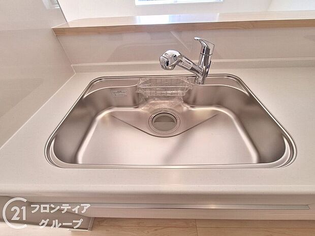 【その他設備】蛇口の先端に浄水器を内蔵。場所をとらない浄水器です。