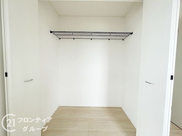 【収納】奥行きのあるクローゼットでたっぷり収納できますね