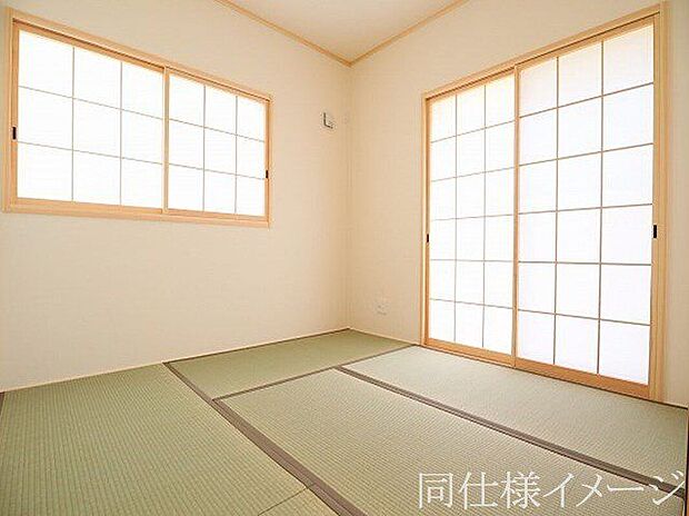 【同仕様画像 (その他内観)】\同仕様写真/タタミスペースの押入れは、季節のものやお子様のおもちゃなどたくさん収納しておける便利なスペースです!