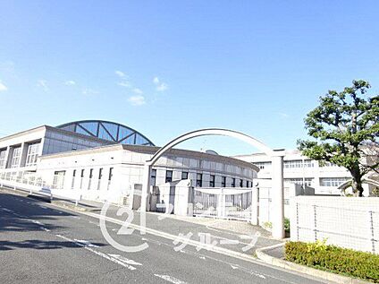 香芝市立旭ケ丘小学校 980m