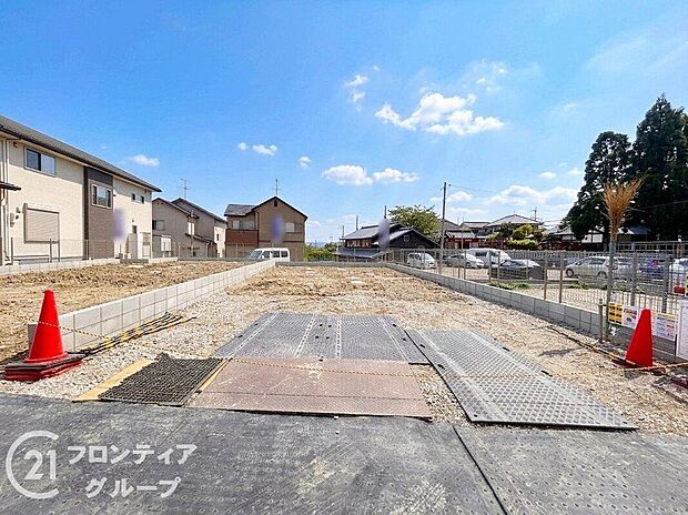 【外観】現地写真更新！現地の説明はもちろん、モデルハウスご見学も可能！同社施工物件をご見学していただきますので、実際に使用される設備やお家の雰囲気などをご確認ください