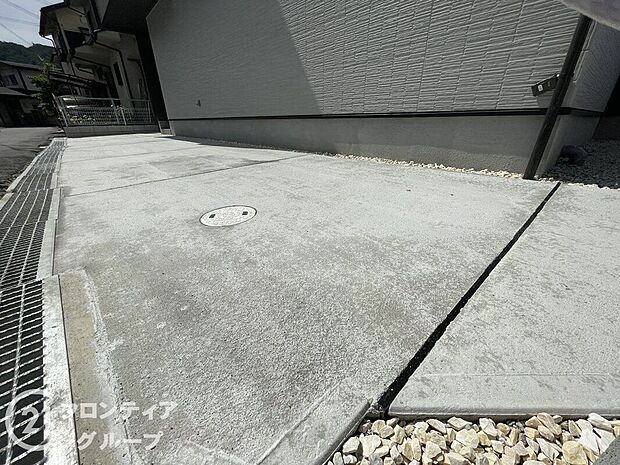 【駐車場】駐車場完備で、車をお持ちの方も安心して利用できる便利で快適な環境が整っており、日常の移動がスムーズです！