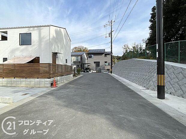 【前面道路含む外観】現地写真更新!好評分譲中!現地でしかわからないこともございます。少しでも気になる方はぜひ実際に現地で周辺環境や雰囲気をご確認ください。