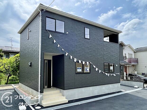 【外観】【2号棟】現地外観写真＼資金計画のお悩みお任せください！／最新FPシステムを使った資金計画のシミュレーションや専属のファイナンシャルプランナーがお金回りの整理をお手伝いします！住宅ローンもお任せ♪
