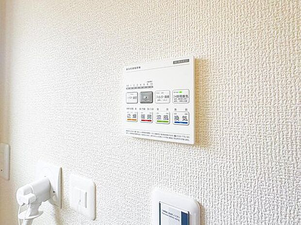 【浴室暖房乾燥機】乾燥・暖房・換気を一台でこなす浴室暖房乾燥機を採用。冬場の寒さ対策から室内干しまで、多彩なシーンで活躍します。