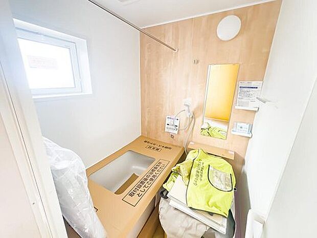 【浴室】1号棟：バスルームは、1日の疲れを取り、心身を癒すことができる場所。住まいの中のリラクゼーション空間です。浴室乾燥機も完備されております。※現地（2026年2月）撮影