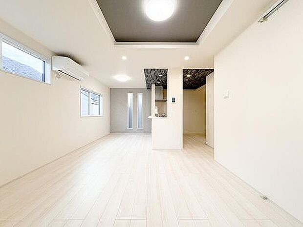 【リビング】キッチンからはお料理のいい香りがしてきそうです。毎日のわくわくがこのリビングから生まれます。