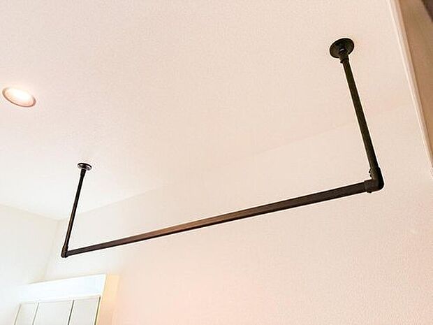 【室内ランドリールーム】天候や時間を気にせず洗濯ができ、浴室乾燥機との併用で家事効率もアップ。