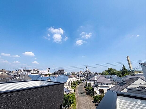 【屋上テラスからの眺望】「美しさ」と「強さ」を備えた住まいをご提案。自宅でリゾート気分を味わえる屋上テラスがおすすめです。