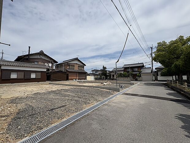 西今松田公園の前に3棟建築中！
