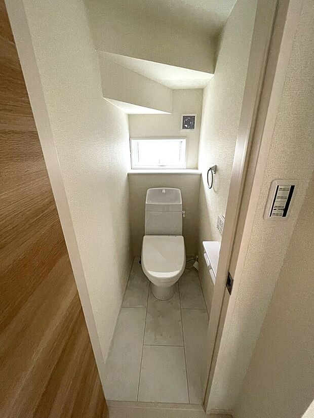 【トイレ】1階2階は温水洗浄便座付きトイレ　同社施工例写真