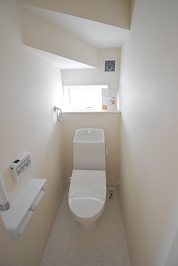 【トイレ】1階2階ともに温水洗浄便座付き♪同社施工例写真