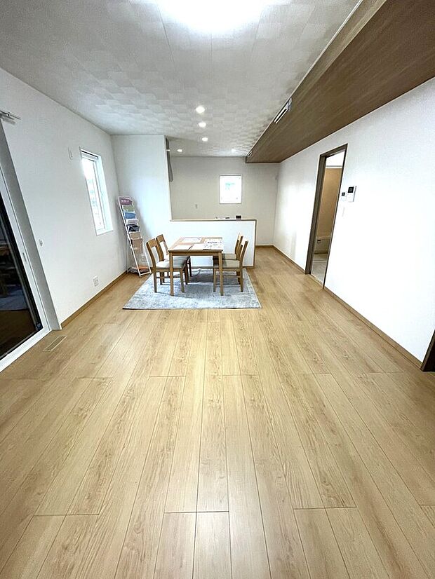 【リビング16帖】16帖の明るいリビング