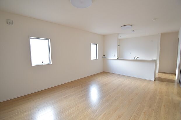 【リビング　同社施工例写真】同社施工例写真
色・形状など異なる場合がございます。