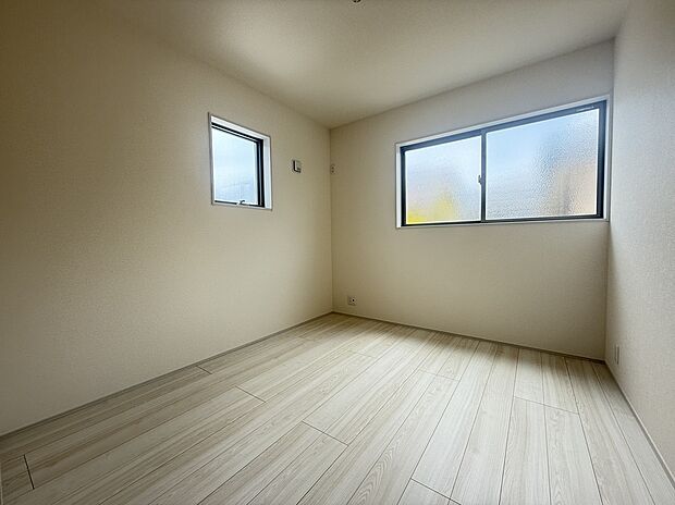 【洋室　同社施工例写真】同社施工例写真
色・形状など異なる場合がございます。