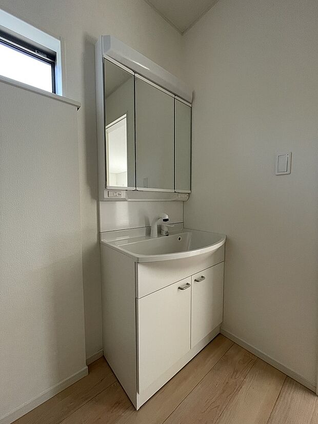 【同社施工例写真】使い勝手の良い洗面化粧台