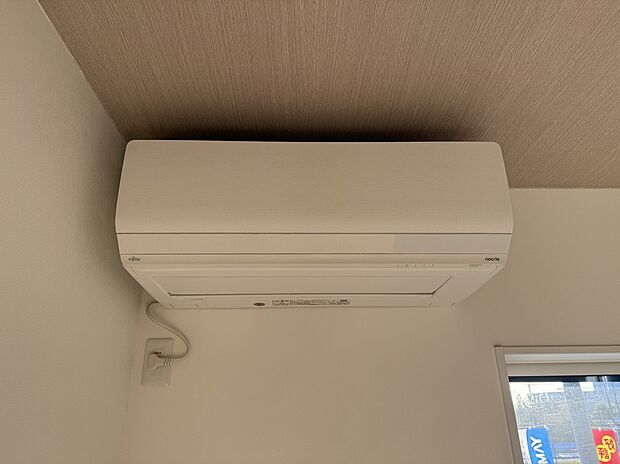 【エアコン】リビングと寝室にはエアコンが付いています♪