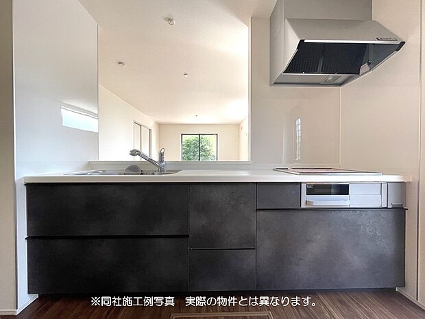 【キッチン】同社施工例写真※実際の色・仕様は異なる場合がございます。