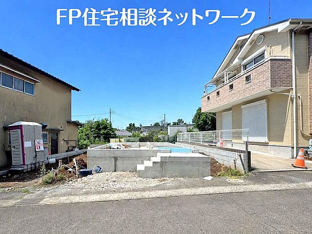 光と風が行わたる開放感あふれる邸宅 春には気持ちの良いそよ風、冬には朝の暖かな光 季節の移り変わりを感じる暮らしを実現