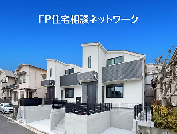 良好な住環境が保たれたエリア。低層の一戸建を中心とした街並みが整然と続き周辺は高い建物が建っておらず、採光や開放性に恵まれ、空が広く緑の多い閑静な趣を感じる環境です。