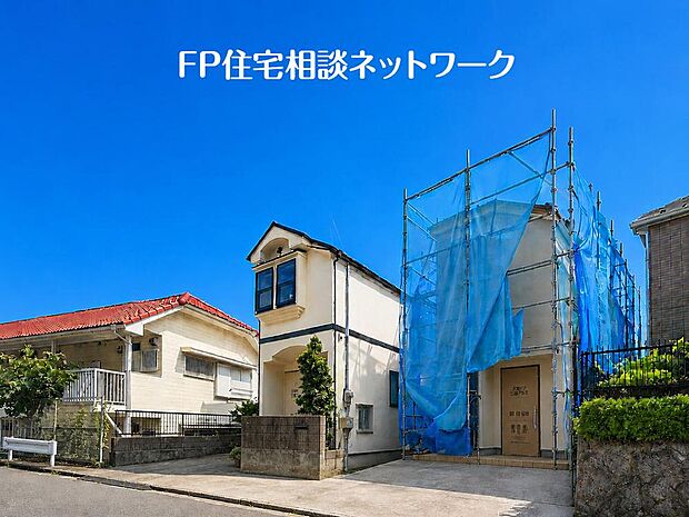 やわらかな陽射しと心地よい風がめぐる住まい。駅から徒歩圏の便利さと、穏やかな静けさが調和した、心からくつろげる場所です。