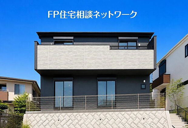 開放感のある現地で、前面道路よりも少し高くなっておりますので、プライベート感も保たれます!高くなっている分、日当りや風通しも良く快適な生活が待っています!