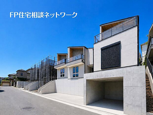 四季を通じて自然と触れ合えるスポットが周辺には盛りだくさん!お散歩やジョギング、週末のご家族での遊びに最適です。目の前に広がる開放感とゆとり、暮らしの夢を育む理想の住まいがここにはあります。