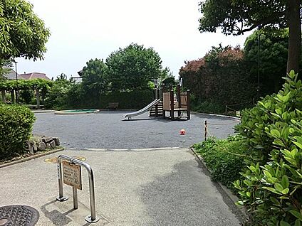 大岡三丁目第二公園 130m