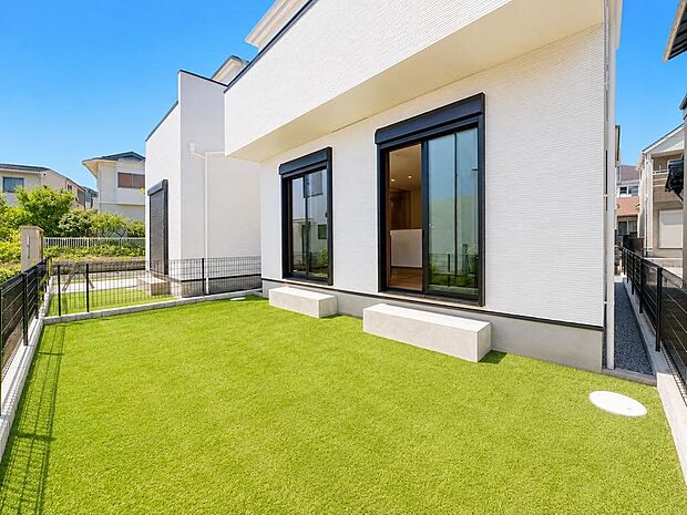 暮らしに潤いと癒しをもたらすお庭があります。夏にはお子様のプールやバーベキューなども楽しめます♪