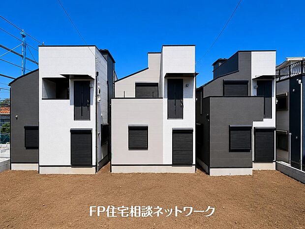 落ち着きある住宅街、一種低層住居専用地域内に位置しています。日当りを大きく遮られることもありません。