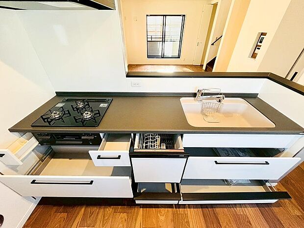 【キッチン】毎日使うキッチンが綺麗で清潔ならお料理を作るのも楽しくなりますよね。機能性とデザイン性を兼ね備えた嬉しいキッチン。