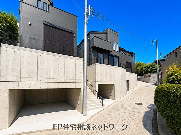 【前面道路含む現地写真】柔らかな風と豊かな緑に包まれた落ち着きある閑静な住宅街に、6棟の邸宅が誕生です♪