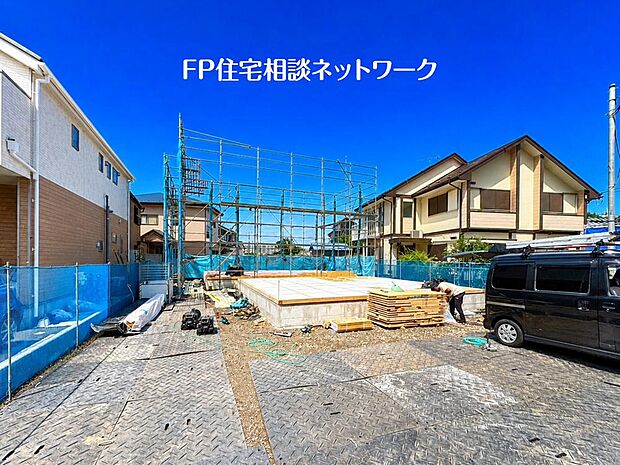 【現地外観写真】毎日のお散歩も快適な緑に恵まれたエリアは伸び伸びスローライフを叶えてくれます。自然豊富な季節の移ろいを身近に感じられる環境でストレスフリーな生活をお送りください。