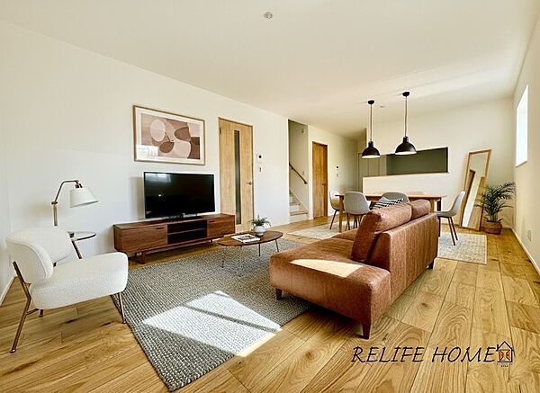 ■Living Room■  ※本画像はAIがCGで家具作成しており、実際の現地に家具は設置されておりません。また、販売価格に家具等は含まれておりません。