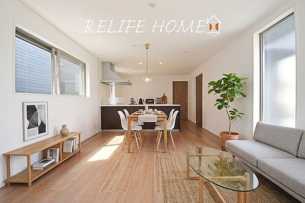 ■Living Room■ ※本画像はAIがCGで家具作成しており、実際の現地に家具は設置されておりません。また、販売価格に家具等は含まれておりません。