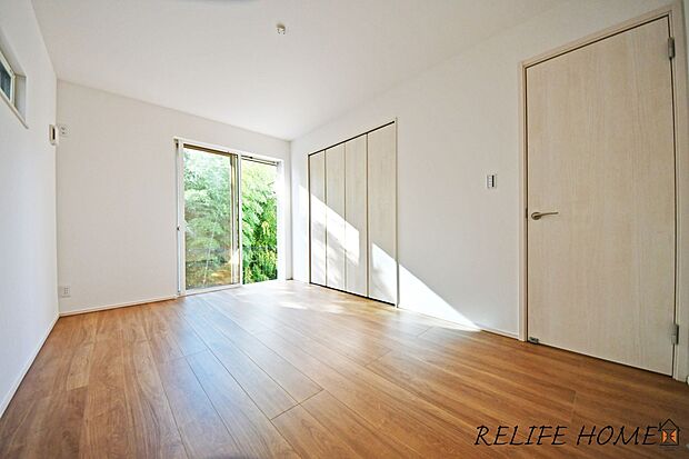 【洋室施工例】一人ひとりの大切なプライベート空間。ゆとりある広さで、一人の時間をゆったりと過ごせる安らぐお部屋になるはずです。