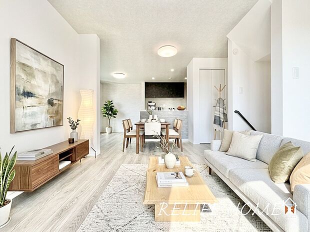 ■Living Room■  ※本画像はAIがCGで家具作成しており、実際の現地に家具は設置されておりません。また、販売価格に家具等は含まれておりません。（A号棟）