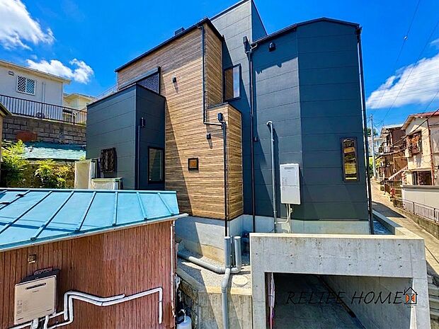 ■Appearance■一戸建てを中心とした街並みが整然と続き、周辺は高い建物が建っていないので、採光や開放性に恵まれ、空が広く緑の多い閑静な趣を感じる環境です。