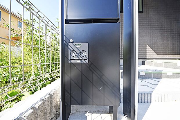 【その他現地】共働きの方にも嬉しい宅配ボックスも完備♪