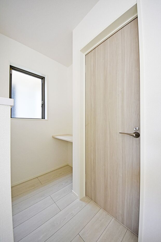 【その他内観】ワークスペースに便利なカウンター完備♪