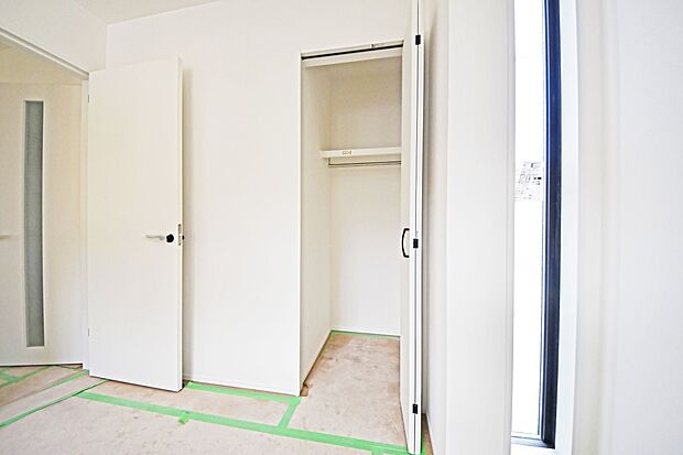 【収納】広々とした空間となっておりますのでどこに何をしまったのかが一目で分かります。 （３号棟）
