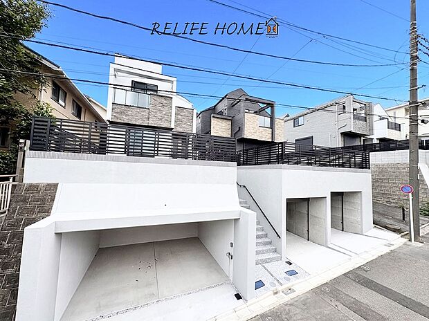 【現地外観写真】■Appearance■  陽当りが良く、永住地にふさわしい閑静な住宅地。是非周辺の環境を実際にお確かめください。（左：A号棟、右：B号棟）